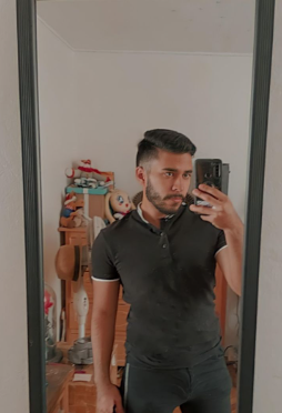 <em><strong>Carlos R.</strong></em>